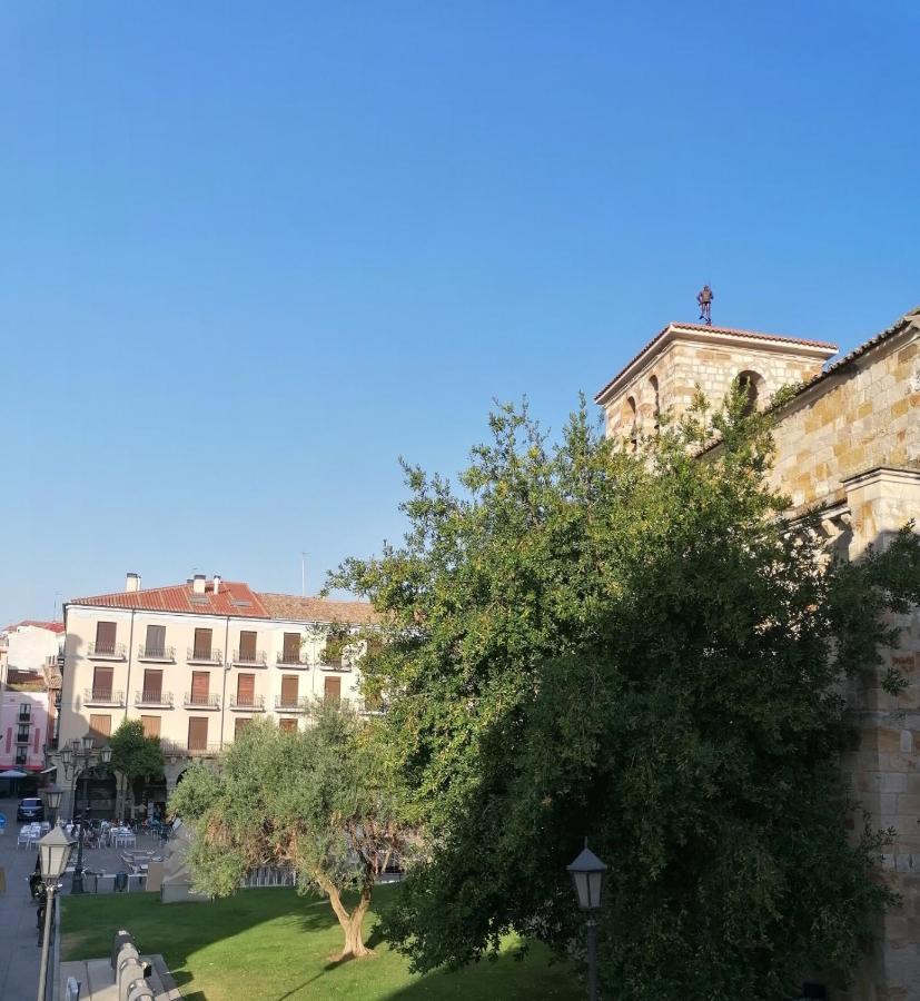 Hostal La Reina Zamora Bagian luar foto